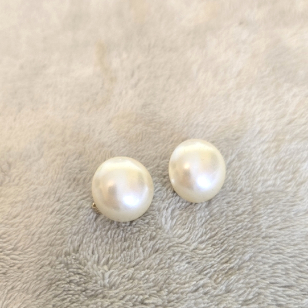 #596 Vintage Sarah Clip On Earrings